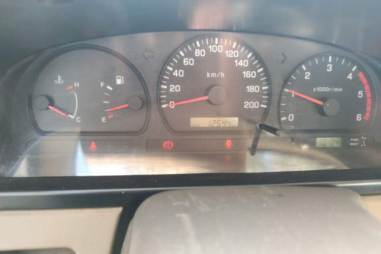 Used Dongfeng Ruichi 2013 2.2T Diesel Two-Wheel Drive Standard Version ZD22TE Odometer Close Up
