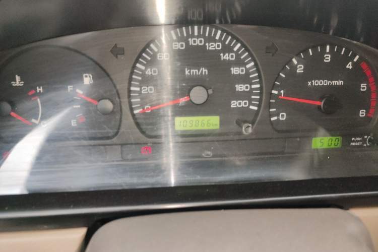 Used Dongfeng Ruichi 2013 3.2T Xingye Edition Diesel Two-Wheel Drive Standard Type CYQD80-E4 Odometer Close Up
