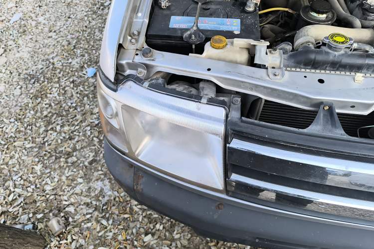 Used Dongfeng Ruichi 2013 3.0T Diesel 4x4 Standard Version CYQD80-E3 Right Front Headlight