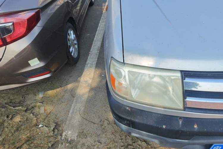 Used Dongfeng Ruichi 2013 2.5T Diesel Two-Wheel-Drive Standard Version ZD25TCR Right Front Headlight
