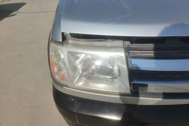 Used Dongfeng Ruichi 2013 2.4L Gasoline 4x4 Standard Edition ZG24 Right Front Headlight