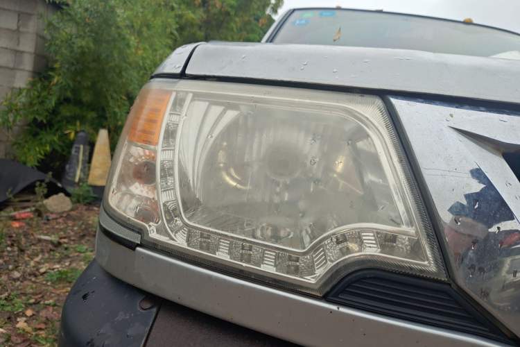 Used Dongfeng Ruichi 2013 3.2T Xingye Edition Diesel Two-Wheel Drive Standard Type CYQD80-E4 Right Front Headlight