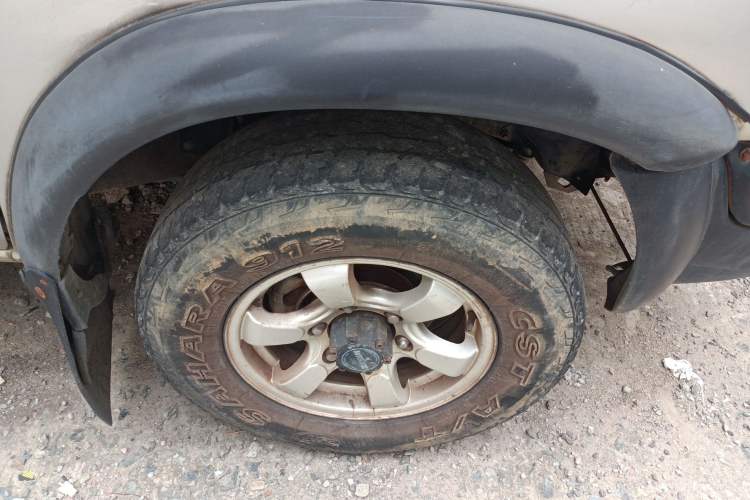 Used Dongfeng Ruichi 2013 3.2T Xingye Edition Diesel 4x4 Standard Version CYQD80-E4 Right Front Wheel Hub