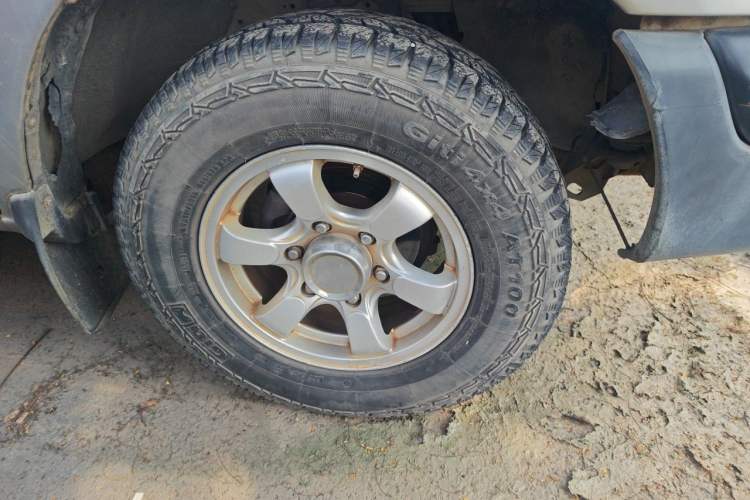 Used Dongfeng Ruichi 2013 2.5T Diesel Two-Wheel-Drive Standard Version ZD25TCR Right Front Wheel Hub