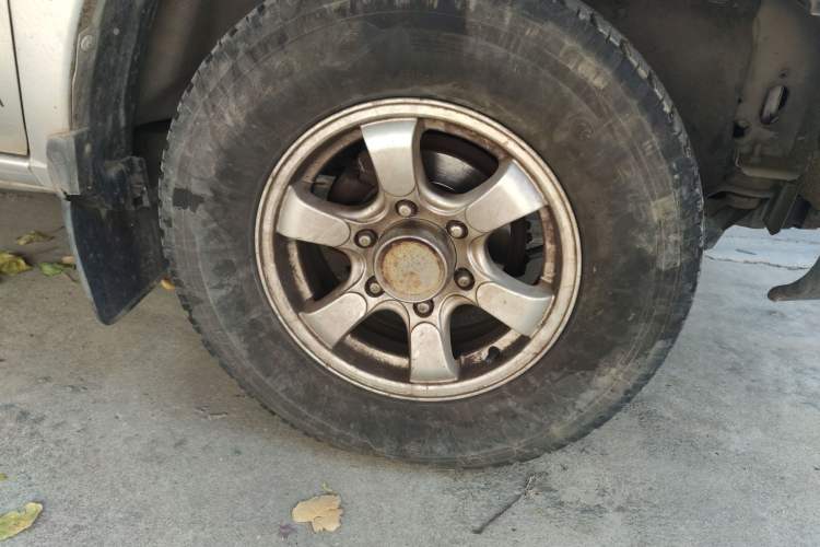 Used Dongfeng Ruichi 2013 2.2T Diesel Two-Wheel Drive Standard Version ZD22TE Right Front Wheel Hub
