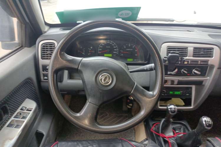 Used Dongfeng Ruichi 2013 3.2T Xingye Edition Diesel 4x4 Standard Version CYQD80-E4 Steering Wheel