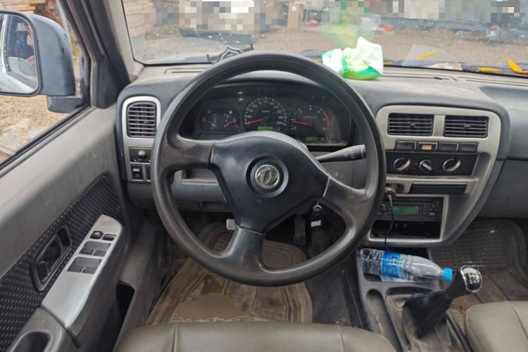 Used Dongfeng Ruichi 2013 3.2T Xingye Edition Diesel Two-Wheel Drive Standard Type CYQD80-E4 Steering Wheel