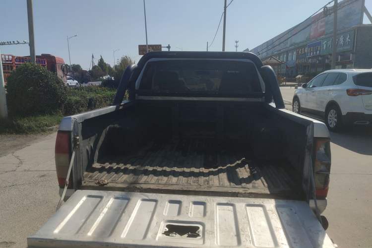 Used Dongfeng Ruichi 2013 2.4L Gasoline 4x4 Standard Edition ZG24 Trunk
