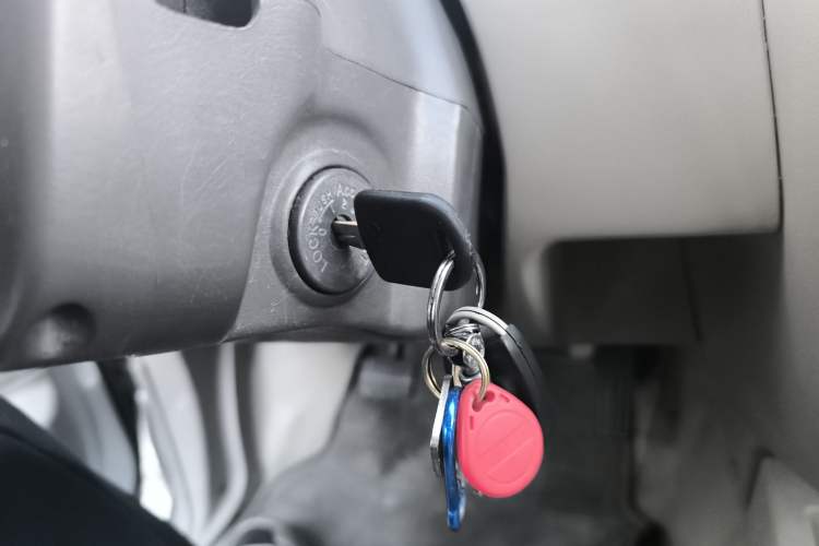 Used Dongfeng Ruichi 2013 3.0T Diesel 4x4 Standard Version CYQD80-E3 Vehicle Key