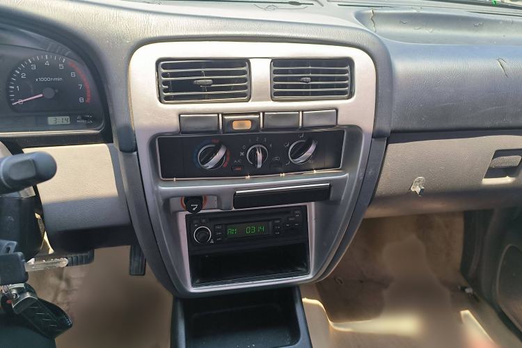 Used Dongfeng Ruichi 2013 2.4L Gasoline Two-Wheel Drive Standard Version ZG24 Audio And AC Panel