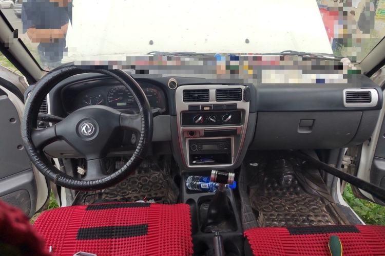 Used Dongfeng Ruichi 2013 2.4L Gasoline Two-Wheel Drive Standard Version ZG24 Center Console