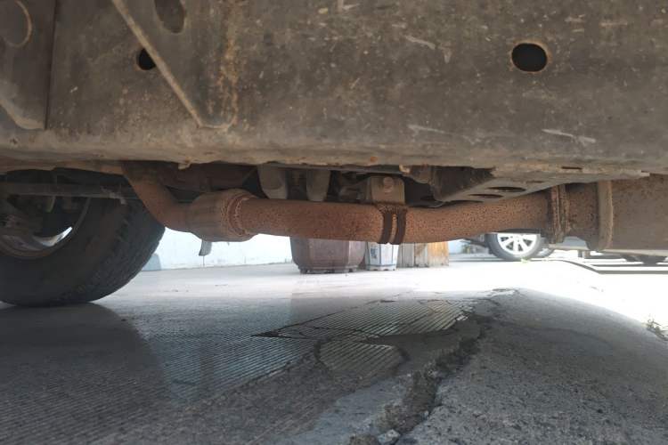 Used Dongfeng Ruichi 2013 2.2T Diesel Two-Wheel Drive Standard Version ZD22TE Chassis Front Left