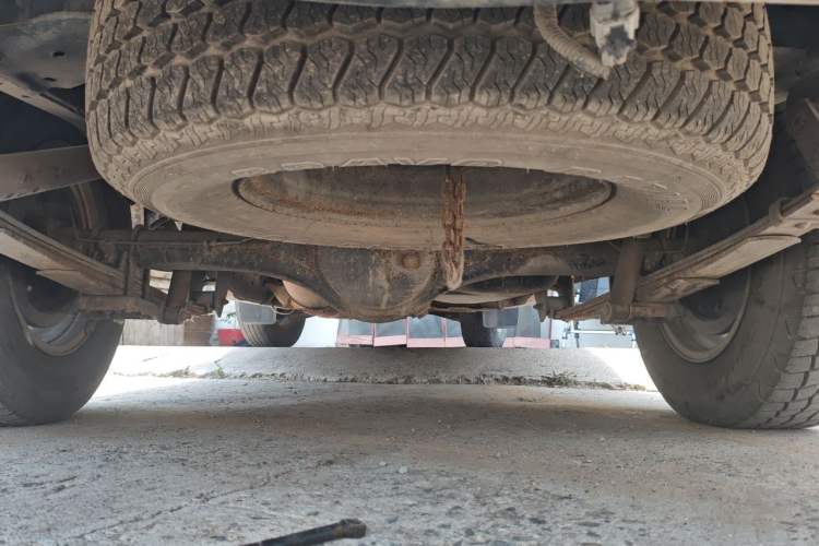 Used Dongfeng Ruichi 2013 2.2T Diesel Two-Wheel Drive Standard Version ZD22TE Chassis Rear