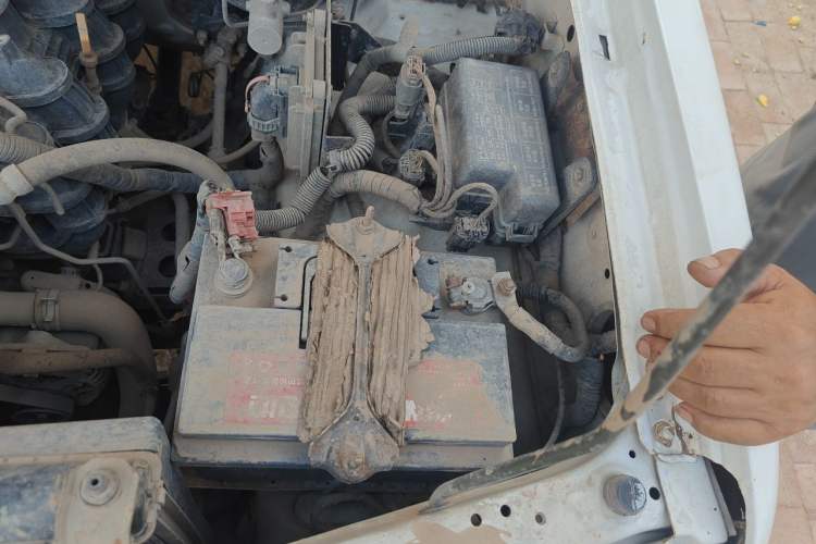 Used Dongfeng Ruichi  Engine Bay Left