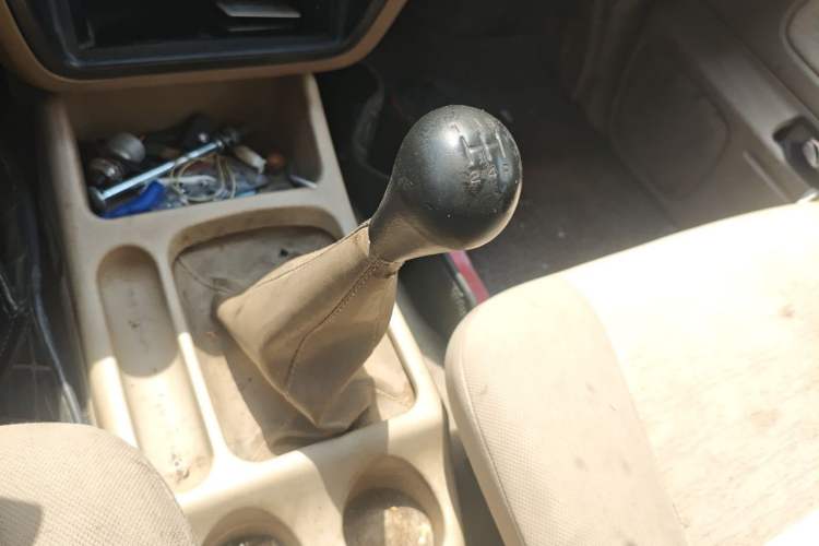 Used Dongfeng Ruichi 2013 2.2T Diesel Two-Wheel Drive Standard Version ZD22TE Gear Lever