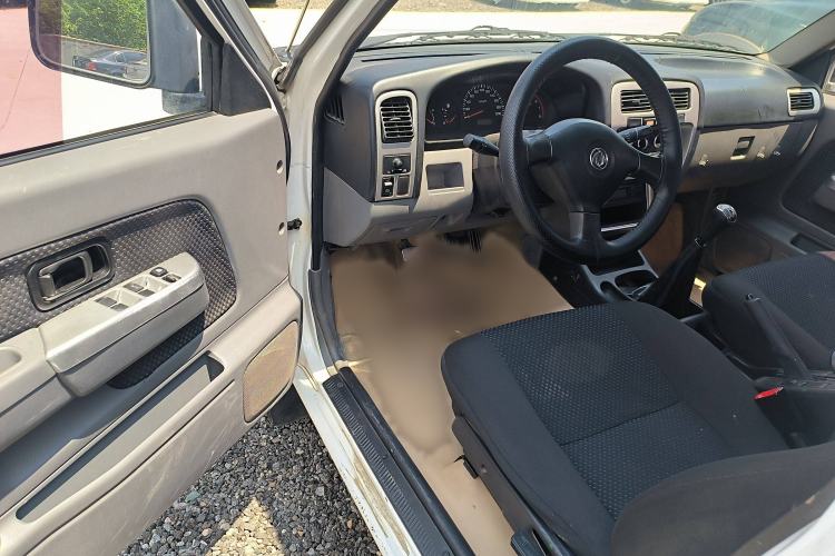Used Dongfeng Ruichi 2013 2.4L Gasoline Two-Wheel Drive Standard Version ZG24 Interior 2