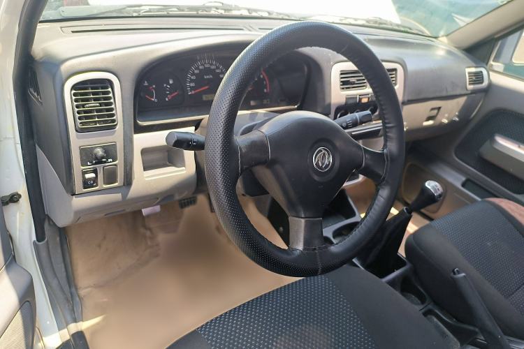 Used Dongfeng Ruichi 2013 2.4L Gasoline Two-Wheel Drive Standard Version ZG24 Interior 3