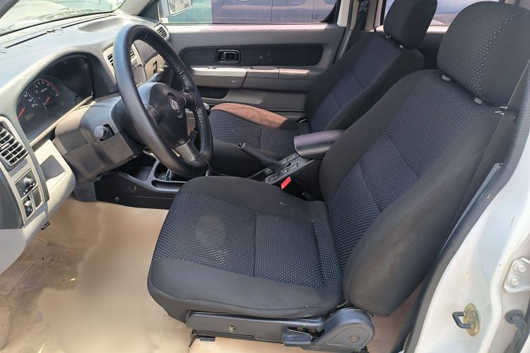 Used Dongfeng Ruichi 2013 2.4L Gasoline Two-Wheel Drive Standard Version ZG24 Left Front Seat