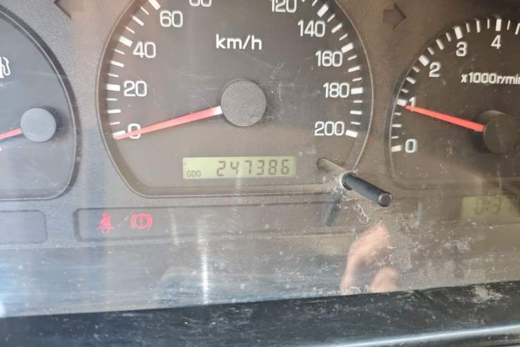 Used Dongfeng Ruichi 2013 2.2T Diesel Two-Wheel Drive Standard Version ZD22TE Odometer Close Up