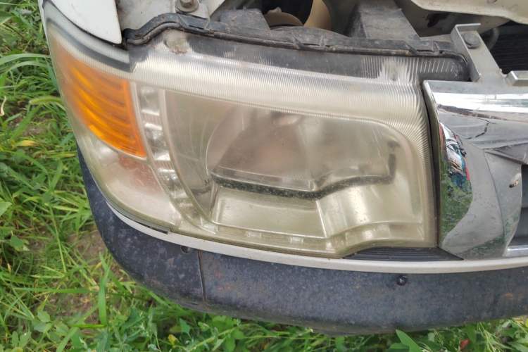 Used Dongfeng Ruichi 2013 2.4L Gasoline Two-Wheel Drive Standard Version ZG24 Right Front Headlight