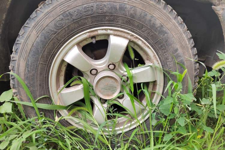 Used Dongfeng Ruichi 2013 2.4L Gasoline Two-Wheel Drive Standard Version ZG24 Right Front Wheel Hub