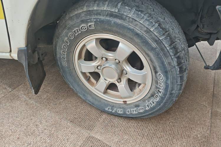 Used Dongfeng Ruichi 2013 2.2T Diesel Two-Wheel Drive Standard Version ZD22TE Right Front Wheel Hub