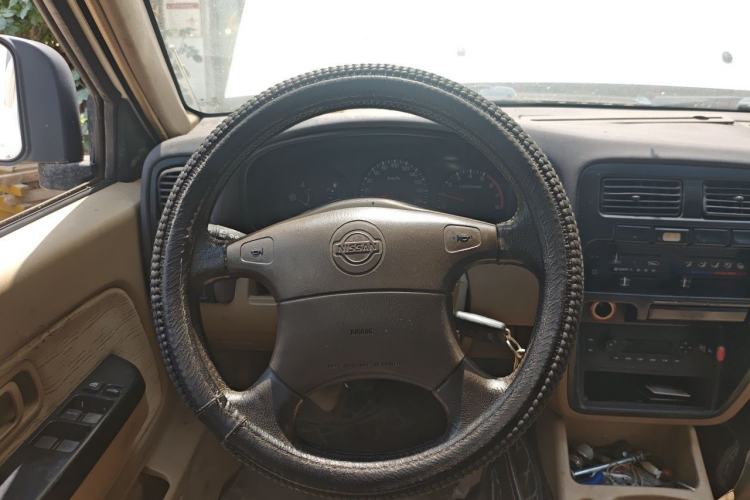 Used Dongfeng Ruichi 2013 2.2T Diesel Two-Wheel Drive Standard Version ZD22TE Steering Wheel