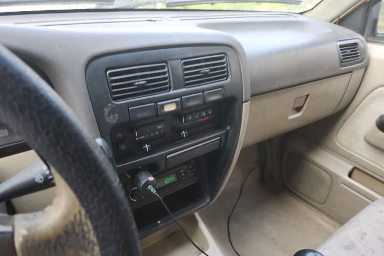 Used Dongfeng Ruichi 2013 2.4L Gasoline Two-Wheel Drive Standard Version ZG24 Audio And AC Panel