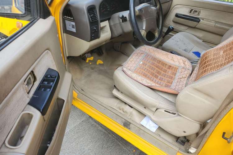 Used Dongfeng Ruichi 2013 2.4L Gasoline Two-Wheel Drive Standard Version ZG24 Driver Seat