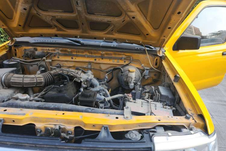 Used Dongfeng Ruichi 2013 2.4L Gasoline Two-Wheel Drive Standard Version ZG24 Engine Bay Left