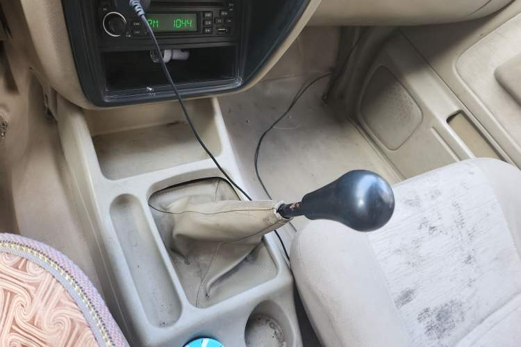 Used Dongfeng Ruichi 2013 2.4L Gasoline Two-Wheel Drive Standard Version ZG24 Gear Lever