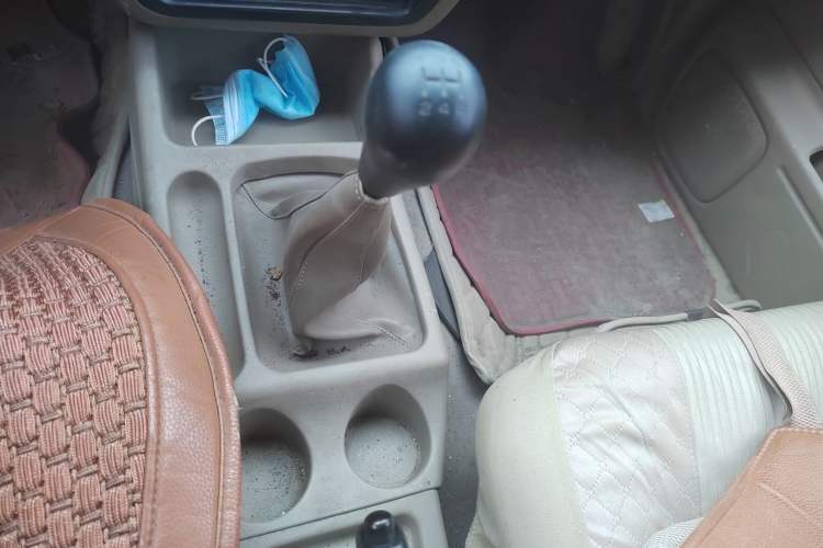 Used Dongfeng Ruichi 2013 2.4L Gasoline Two-Wheel Drive Standard Version ZG24 Gear Lever