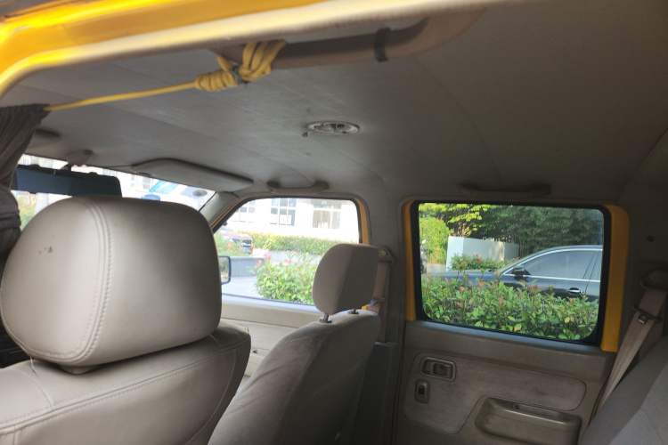 Used Dongfeng Ruichi 2013 2.4L Gasoline Two-Wheel Drive Standard Version ZG24 Headliner