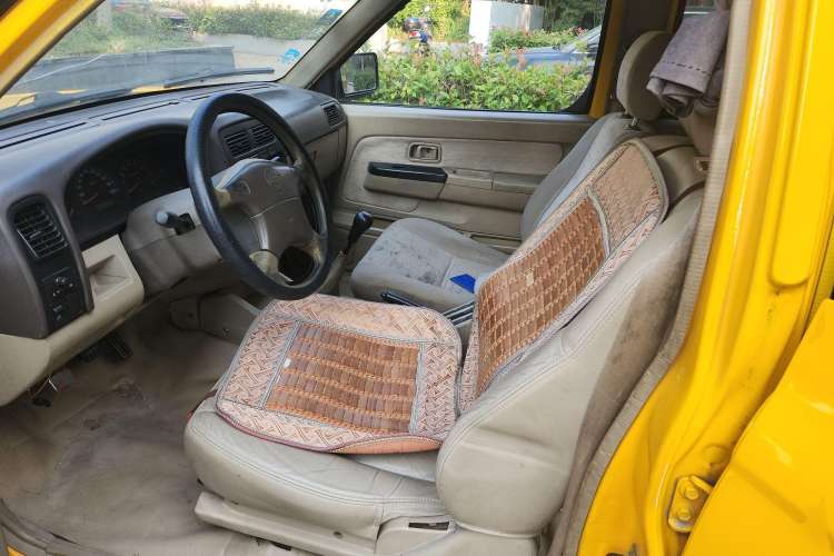 Used Dongfeng Ruichi 2013 2.4L Gasoline Two-Wheel Drive Standard Version ZG24 Left Front Seat