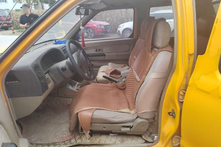 Used Dongfeng Ruichi 2013 2.4L Gasoline Two-Wheel Drive Standard Version ZG24 Left Front Seat