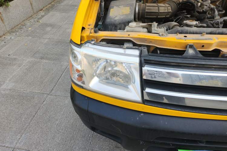 Used Dongfeng Ruichi 2013 2.4L Gasoline Two-Wheel Drive Standard Version ZG24 Right Front Headlight