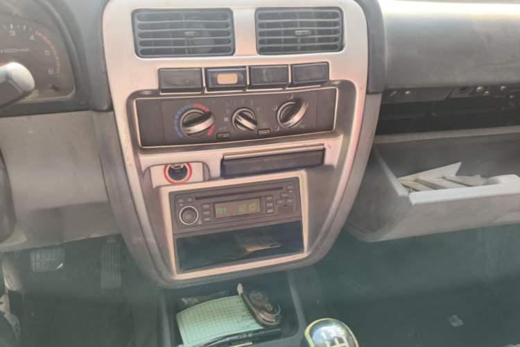 Used Dongfeng Ruichi 2015 2.8T Xingye Edition Two-Wheel-Drive Standard Version ZD28D11-4DA Audio And AC Panel