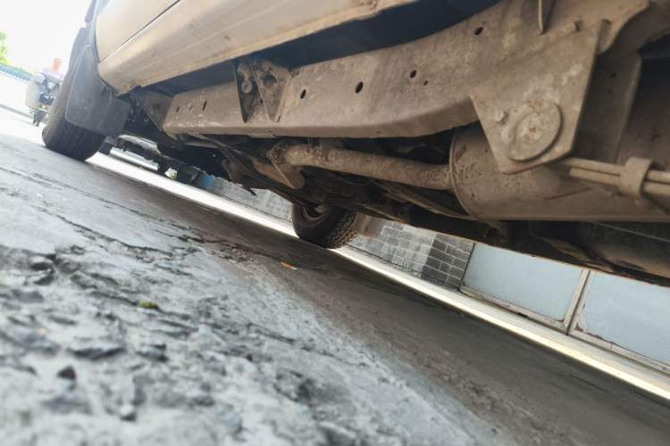 Used Dongfeng Ruichi 2015 2.8T Xingye Edition Two-Wheel-Drive Standard Version ZD28D11-4DA Chassis Rear Left