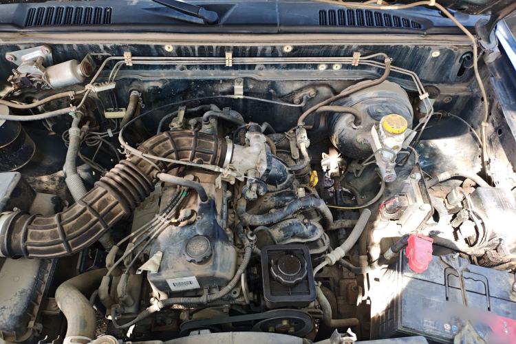 Used Dongfeng Ruichi 2015 2.4L Two-Wheel Drive Classic Long Cargo Bed ZG24 Engine Bay