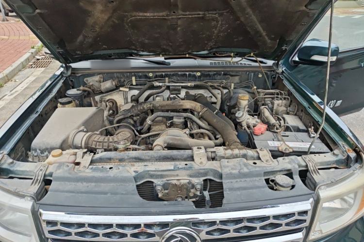 Used Dongfeng Ruichi 2015 2.5T Elite Edition Diesel Two-Wheel Drive Luxury ZD25TCI Engine Bay