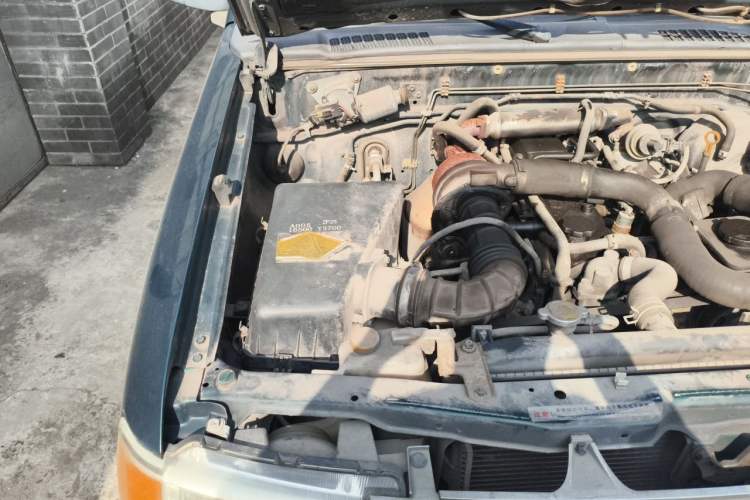 Used Dongfeng Ruichi 2015 2.8T Xingye Edition Two-Wheel-Drive Standard Version ZD28D11-4DA Engine Bay Right