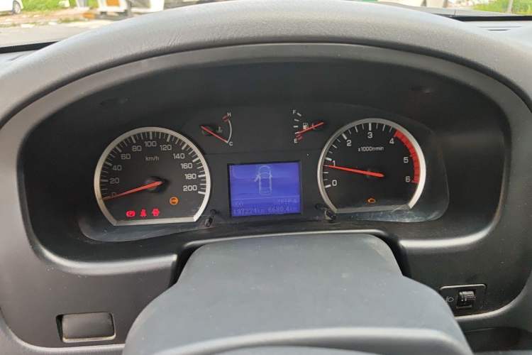 Used Dongfeng Ruichi 2015 2.5T Elite Edition Diesel Two-Wheel Drive Luxury ZD25TCI Instrument Cluster