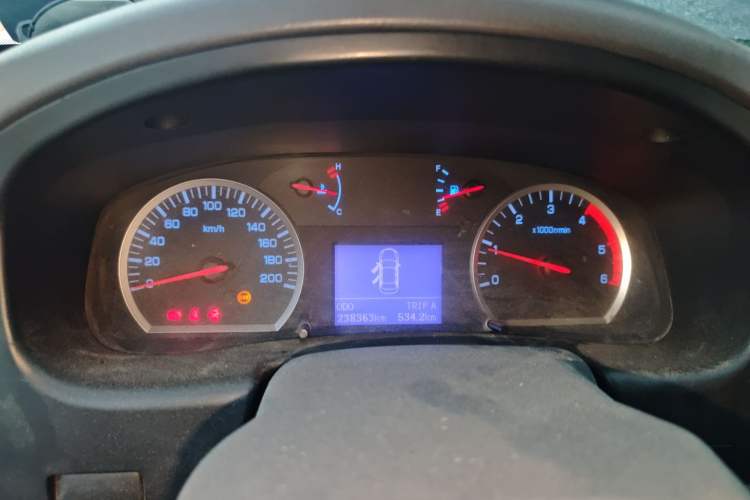 Used Dongfeng Ruichi 2015 2.5T Elite Edition Diesel Two-Wheel Drive Luxury ZD25TCI Instrument Cluster