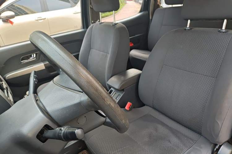 Used Dongfeng Ruichi 2015 2.5T Elite Edition Diesel Two-Wheel Drive Luxury ZD25TCI Left Front Seat