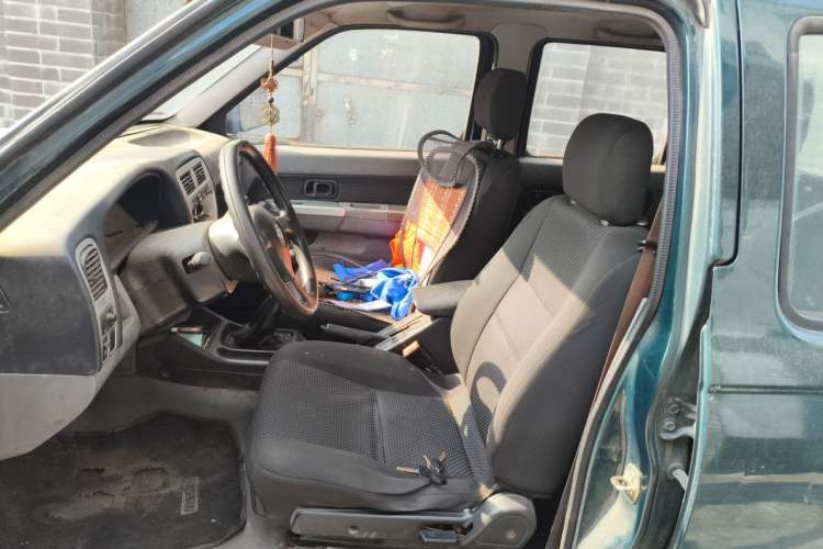 Used Dongfeng Ruichi 2015 2.8T Xingye Edition Two-Wheel-Drive Standard Version ZD28D11-4DA Left Front Seat