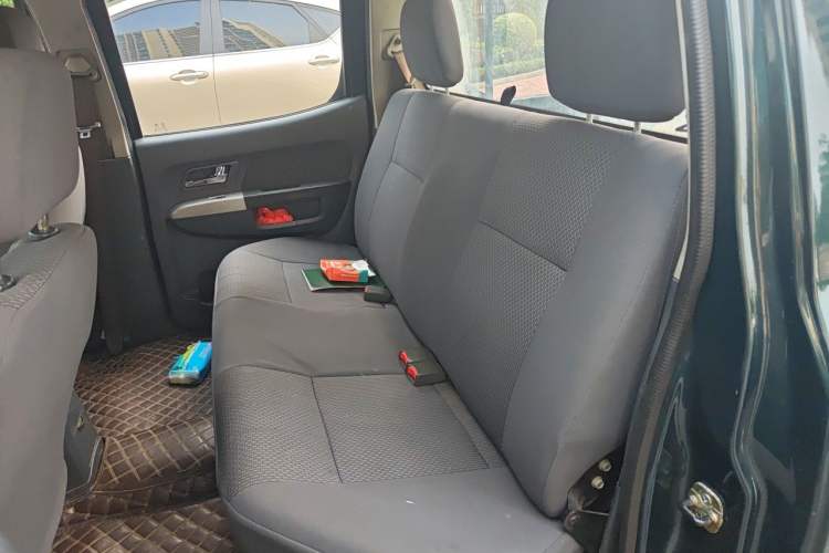Used Dongfeng Ruichi 2015 2.5T Elite Edition Diesel Two-Wheel Drive Luxury ZD25TCI Left Rear Seat