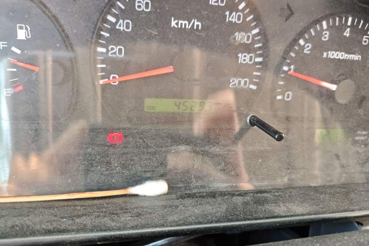Used Dongfeng Ruichi 2015 2.4L Two-Wheel Drive Classic Long Cargo Bed ZG24 Odometer Close Up