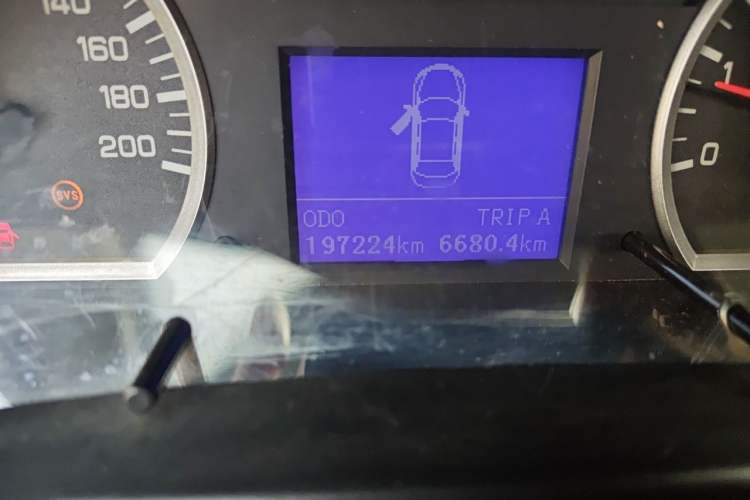 Used Dongfeng Ruichi 2015 2.5T Elite Edition Diesel Two-Wheel Drive Luxury ZD25TCI Odometer Close Up