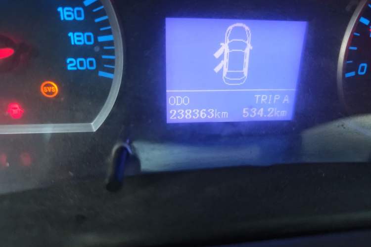 Used Dongfeng Ruichi 2015 2.5T Elite Edition Diesel Two-Wheel Drive Luxury ZD25TCI Odometer Close Up