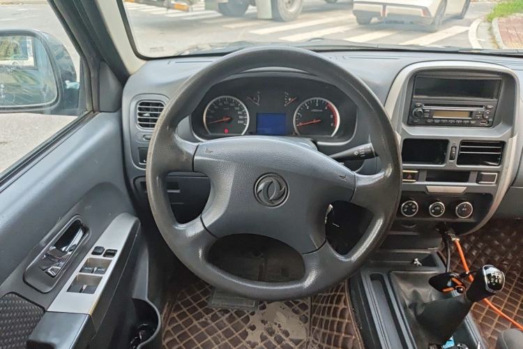 Used Dongfeng Ruichi 2015 2.5T Elite Edition Diesel Two-Wheel Drive Luxury ZD25TCI Steering Wheel